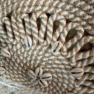 BEACH tote with shell accent